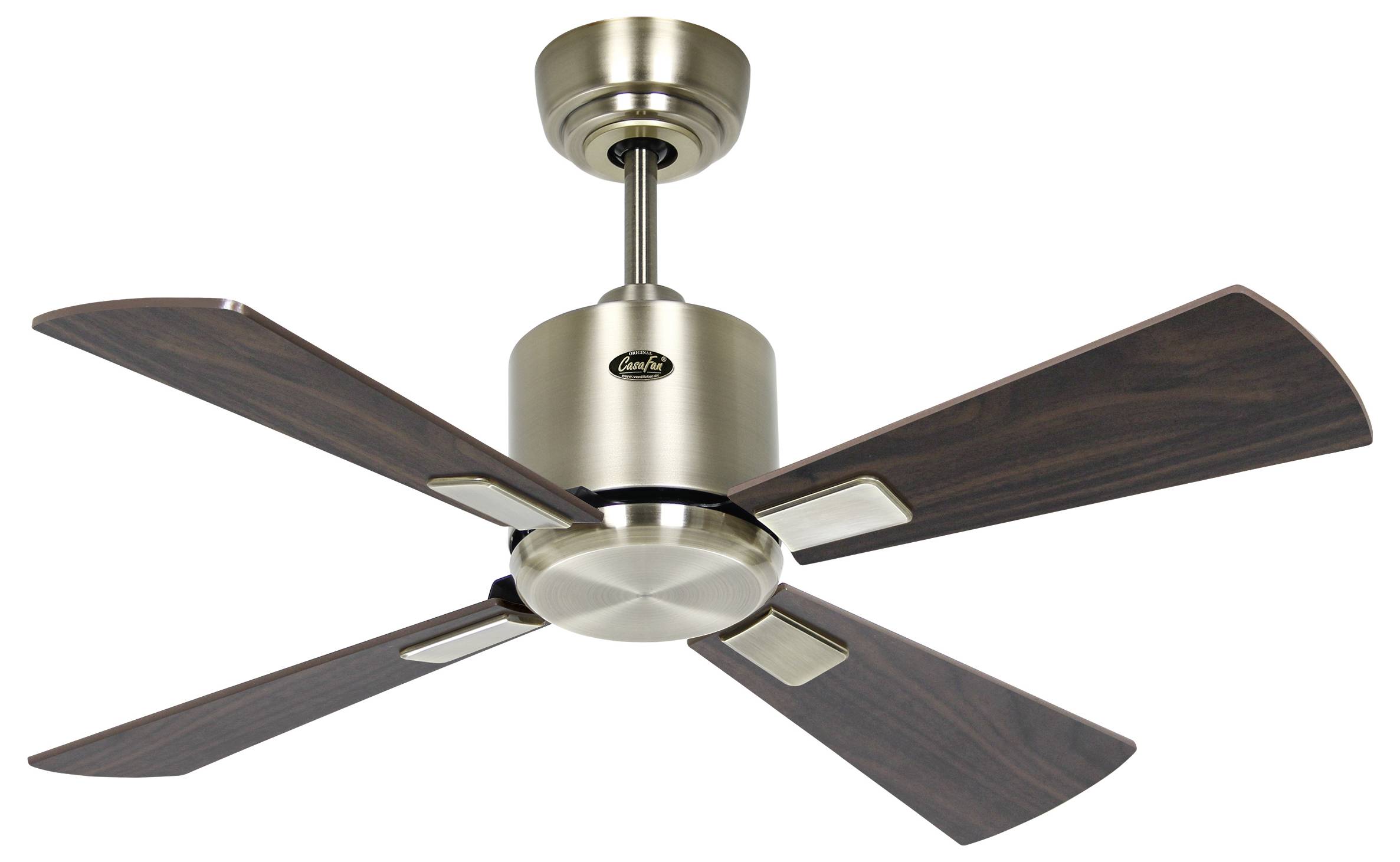 Stropni ventilator s četiri tamna drvena kraka i metaličnim središnjim dijelom, dizajniran za cirkulaciju zraka u prostoriji.