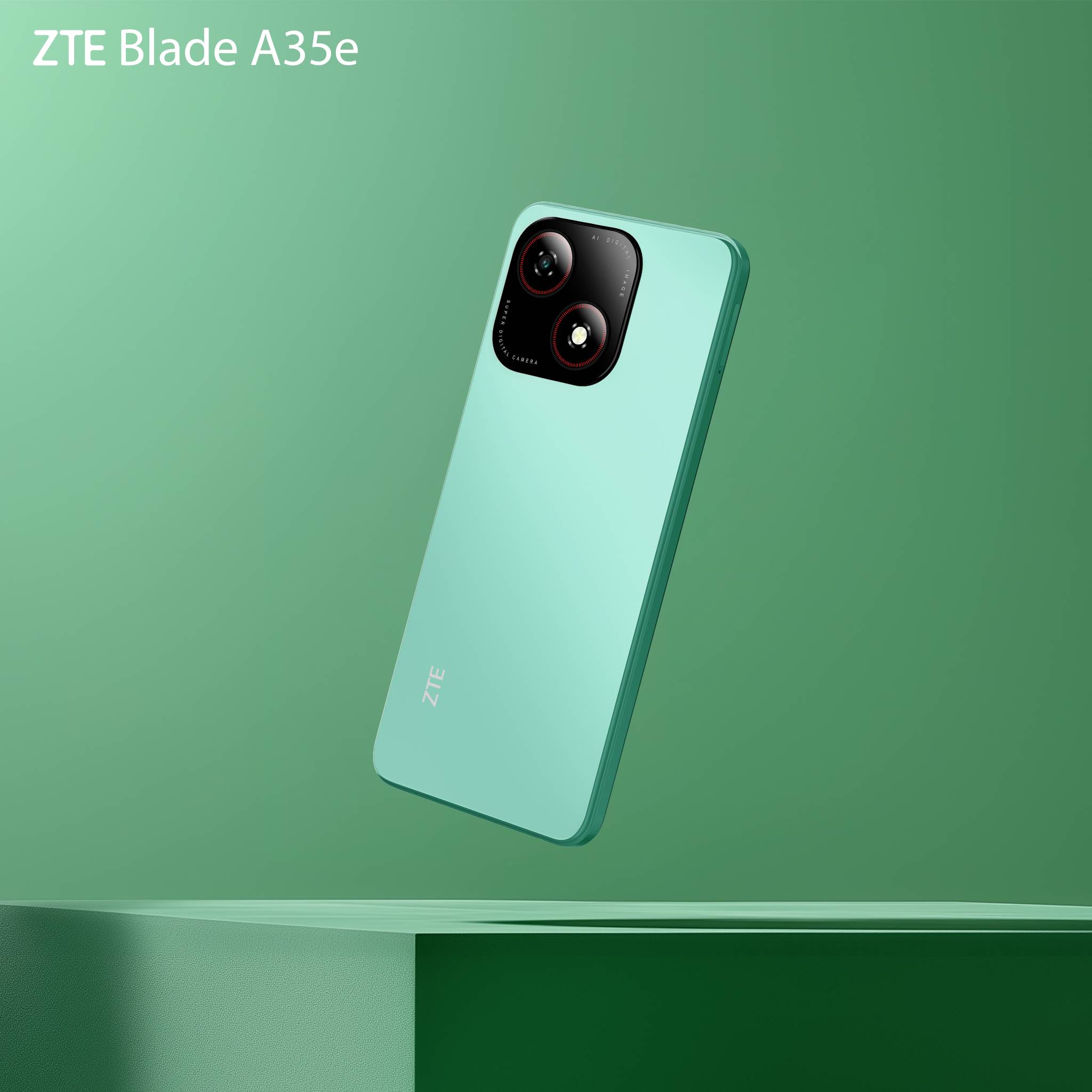 Pametni telefon sa sustavom od dvije kamere na stražnjoj strani, oznake 'ZTE Blade A35e', prikazan na zelenoj pozadini.