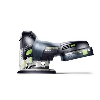 Crna i zelena Festool ubodna pila s elegantnim dizajnom, označena oznakom 'PSC 420 EB', postavljena je na bijeloj pozadini, prikazujući svoj ergonomski rukohvat.