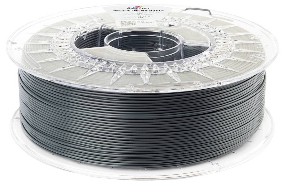 Zavojnica crne 3D tiskarske niti označena kao 'Spectrum Filaments PLA', namijenjena 3D pisačima, uredno namotana na prozirnom navoju.