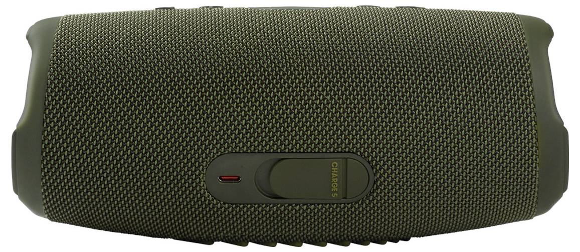 Crni prijenosni Bluetooth zvučnik s teksturiranom rešetkom, opremljen kontrolnim tipkama na vrhu i priključkom za punjenje na stražnjem dijelu.