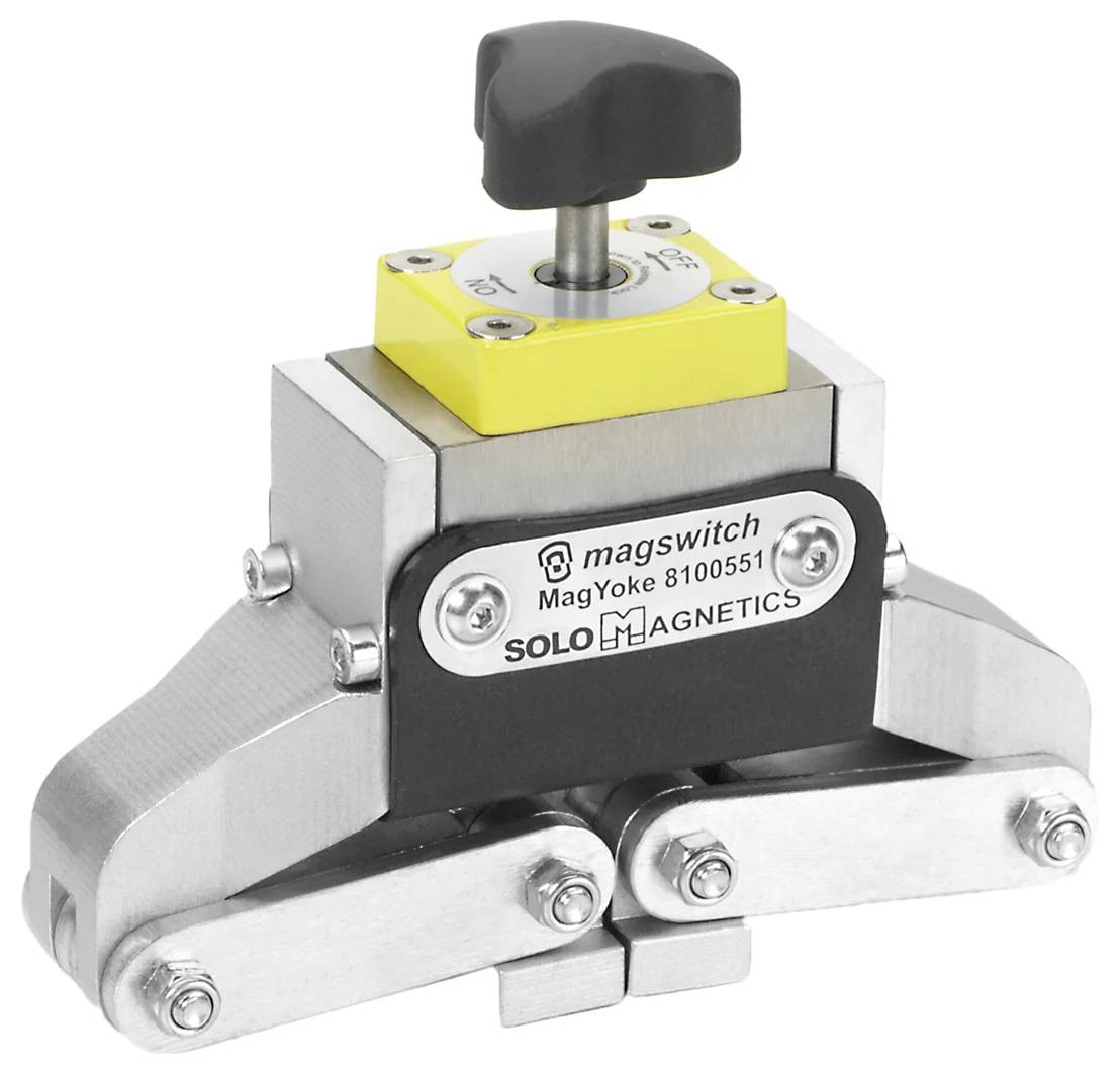 Srebreni i crni magnetski alat oznake 'magswitch MagYoke 8100551 SOLO MAGNETICS', s crnom ručkom na vrhu.
