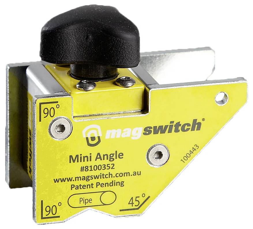 Žuti Magswitch Mini Kutni alat prikazuje kutove od 90°, 45° i položaje cijevi. Opremljen je dijalom i patentnim informacijama.