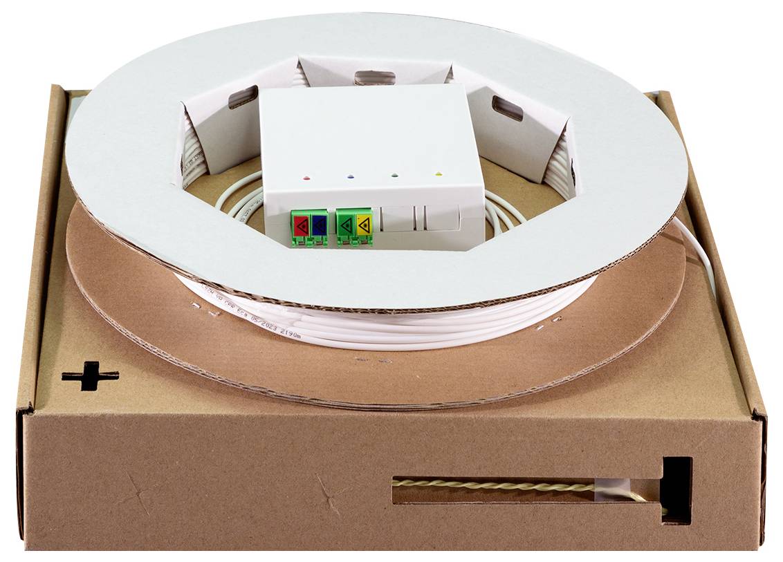 Zamotani bijeli kabel na kartonskom bubnju s bijelom razvodnom kutijom u sredini, prikazuje obojene oznake. Zapakiran u kartonsku kutiju.