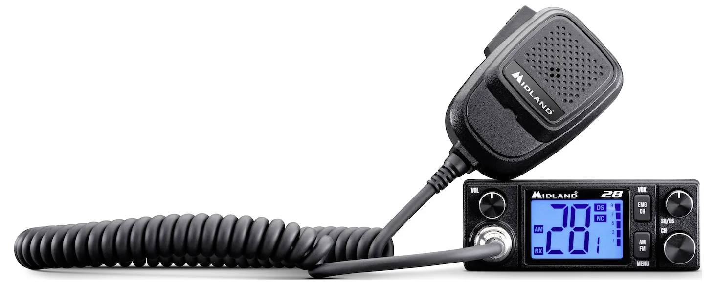 Crni Midland CB radio s odvojivim mikrofonom i savijenom žicom. Digitalni zaslon prikazuje '28', što označava kanal ili frekvenciju.