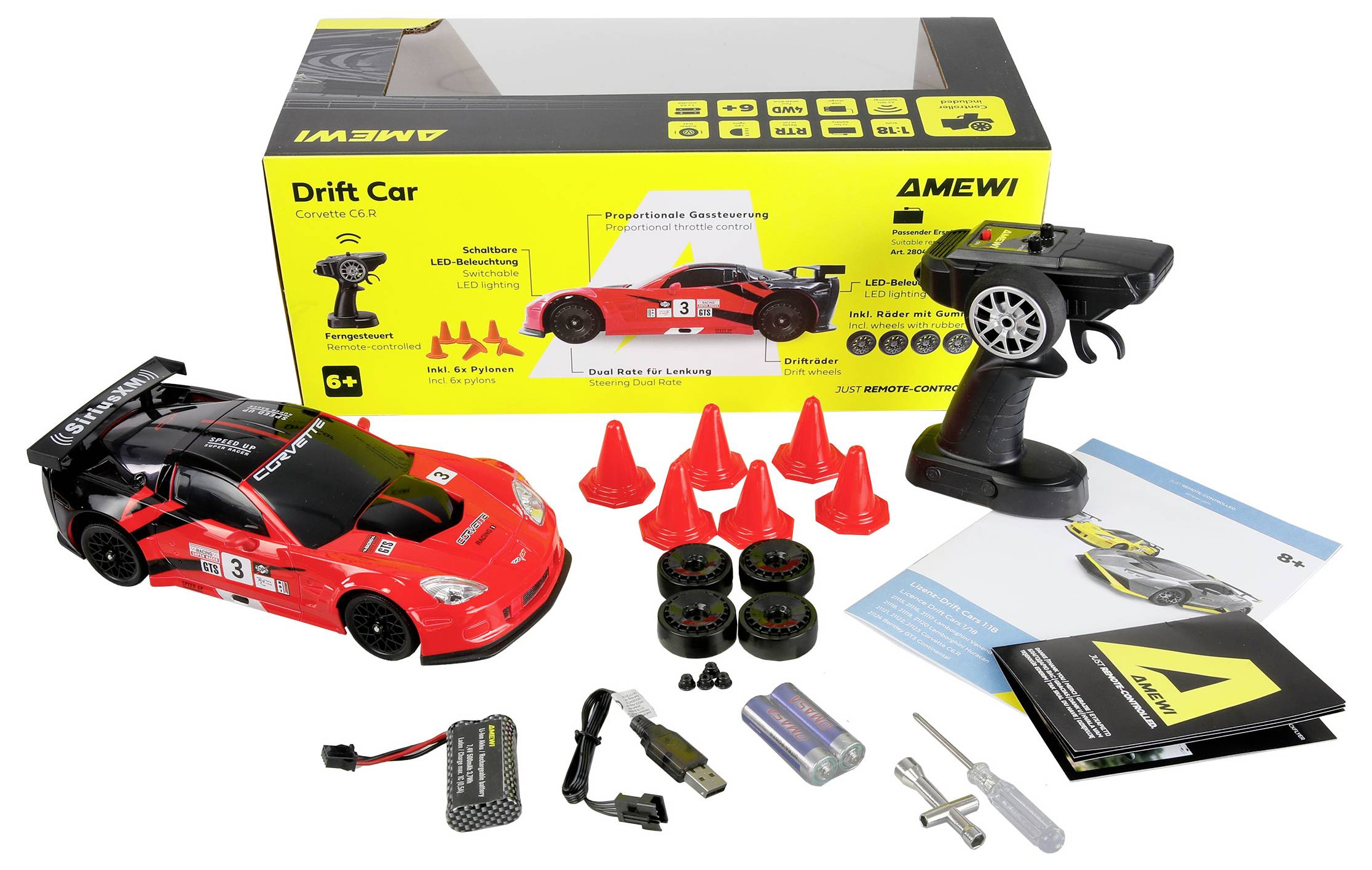 RC set uključuje crveni drift automobil, daljinski upravljač, dodatne gume, čunjeve, punjač, baterije i upute, prikazane u pakiranju.