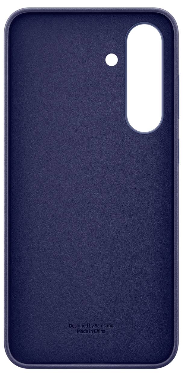 Tamnoplavi futrola za pametni telefon s otvorom za kameru i malim kružnim otvorom. Tekst glasi 'Dizajnirao Samsung, Napravljeno u Kini.'