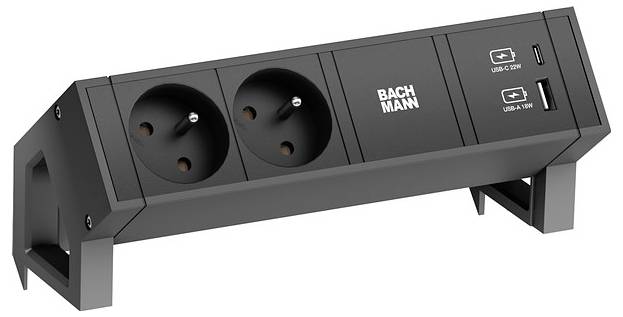 Crna produžna utičnica s dva europska utičnica i dva USB priključka označena 'USB-C 22W' i 'USB-A 18W', marke 'Bachmann'.