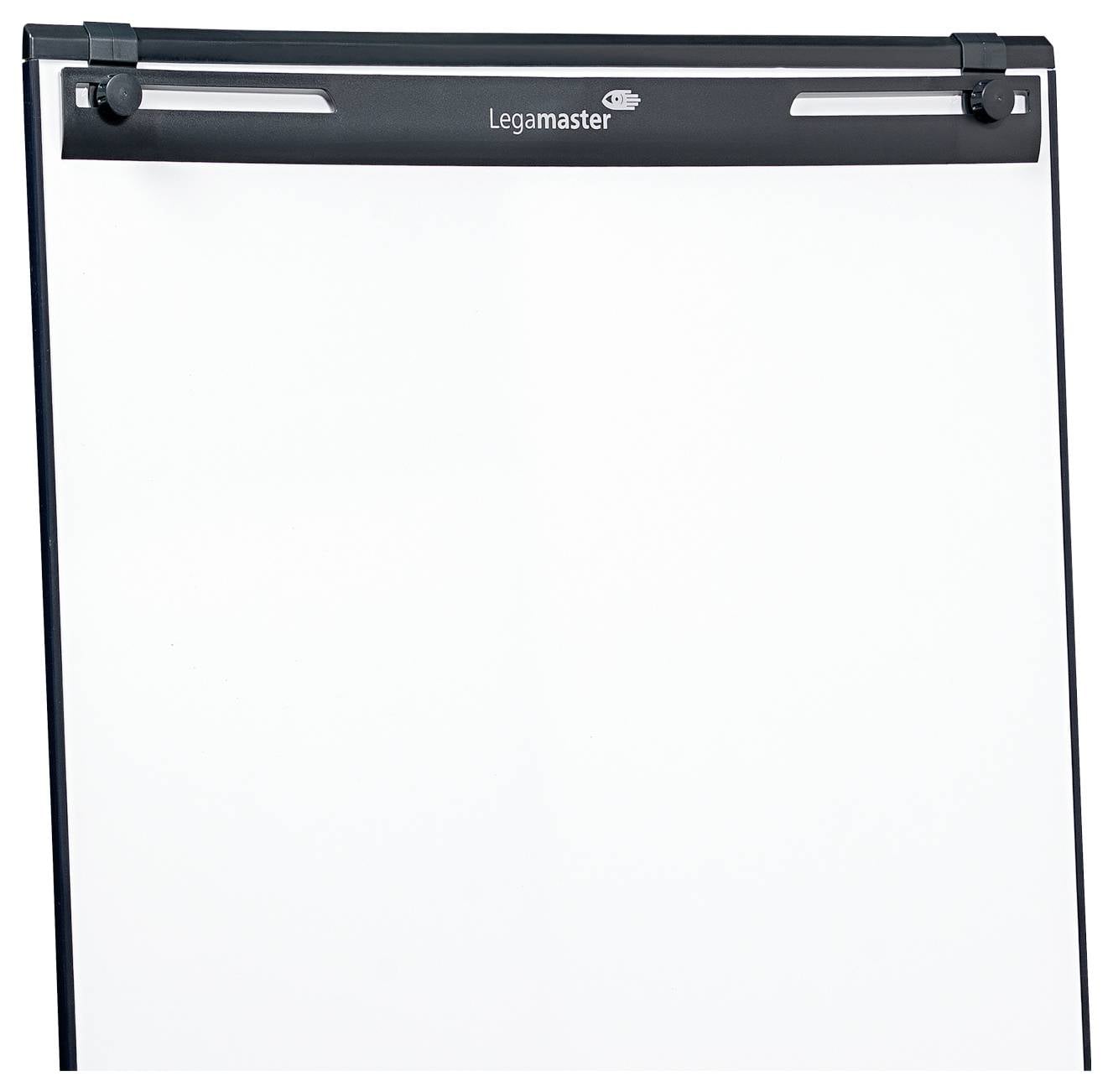 Legamaster flip chart s praznom bijelom površinom, spremna za prezentacije ili bilješke.