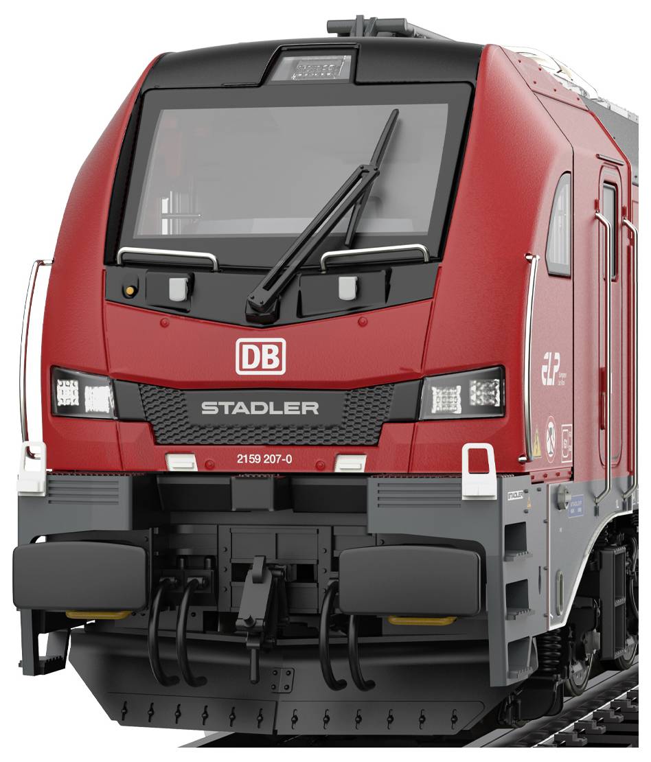 Crvena dizelsko-električna lokomotiva modernog dizajna, s logom 'DB Stadler' na prednjoj strani, opremljena farovima i spojnom opremom.