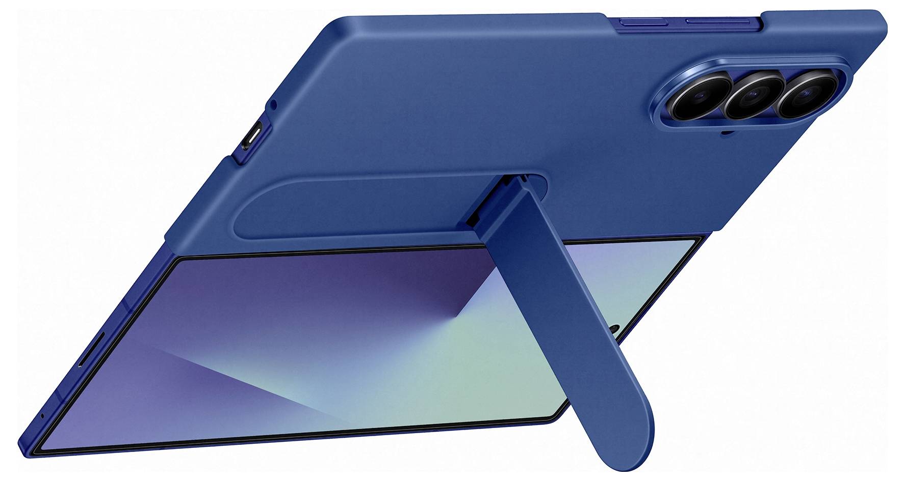 Plavi tablet etui s postoljem pridržava tablet. Na poleđini uređaja vidljiva su tri objektiva kamere.