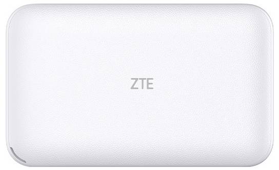 Bijeli ZTE uređaj s teksturiranom površinom, snimljen odozgo, s logotipom ZTE-a centriranim na njemu.