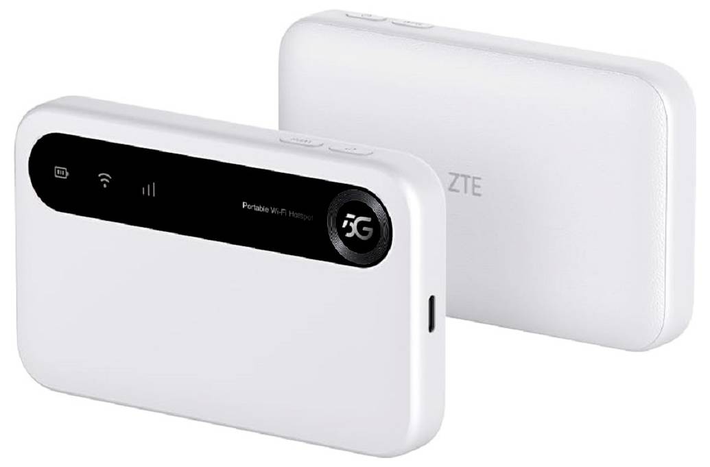 Bijeli prijenosni Wi-Fi usmjerivač s digitalnim zaslonom koji prikazuje ikone povezivanja i baterije, te simbol '5G' na prednjoj stranici.