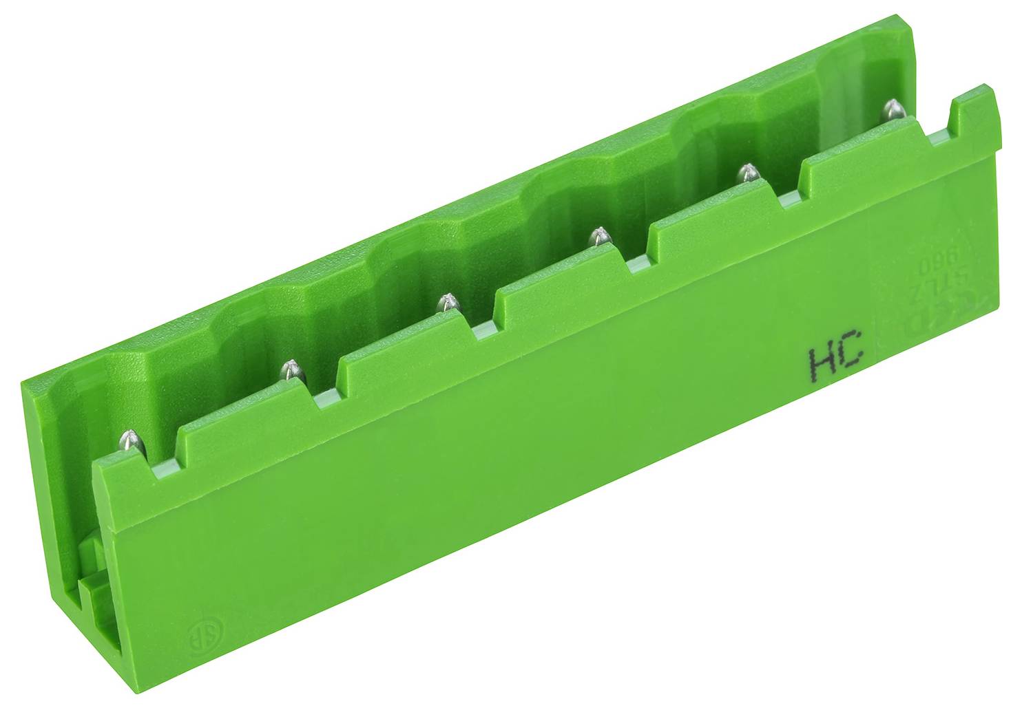 'Zelena plastična zagrada s metalnim vrhovima koja se koristi za držanje ili odvajanje predmeta. Označena sa "HC".'