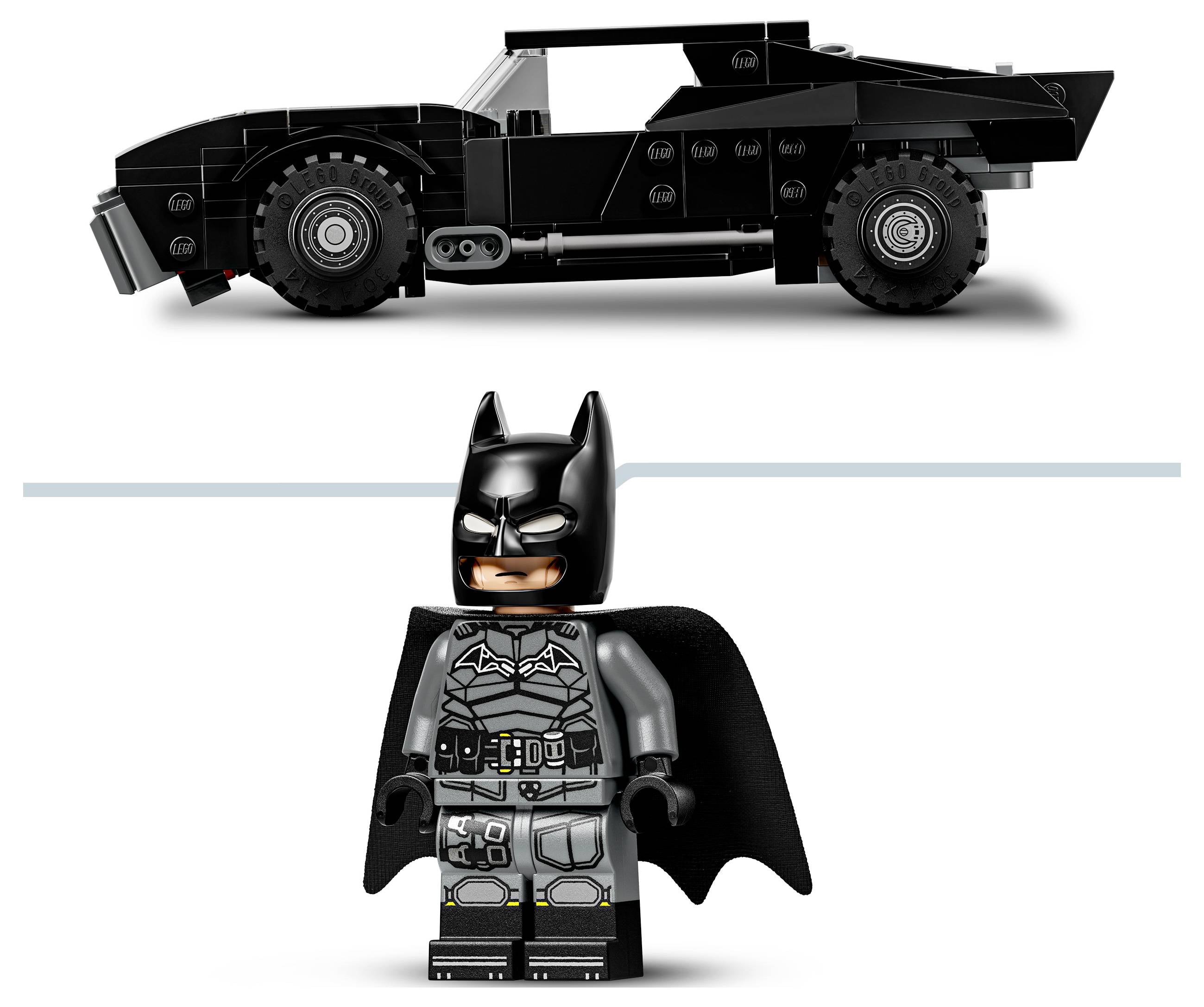 LEGO paket sadržavajući sfernu LEGO konstrukciju koja se otvara kako bi otkrila detaljni model stadiona u unutrašnjosti.