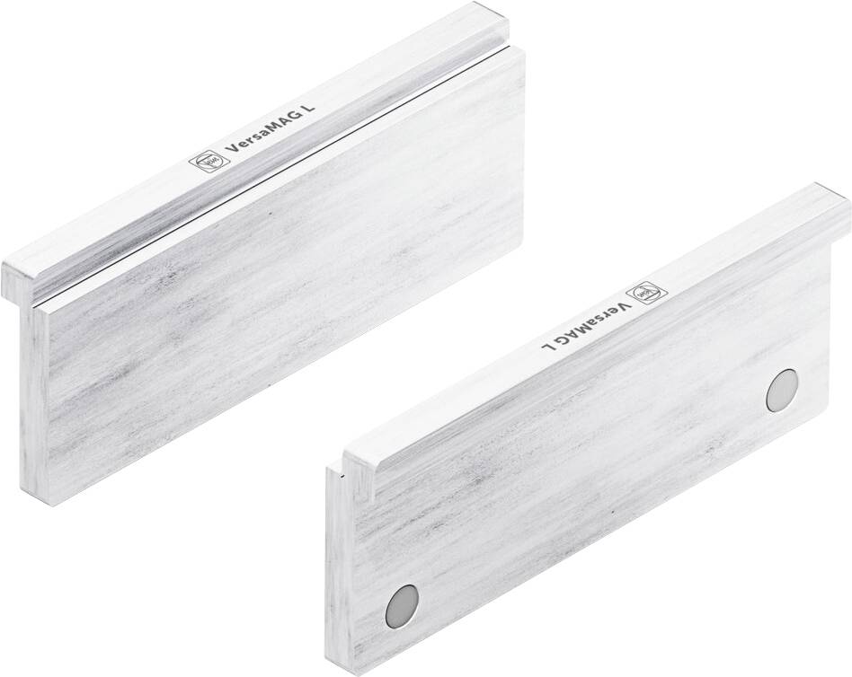 Dva pravokutna, metalna bloka sa zaobljenim rubovima, postavljena na bijelu pozadinu, prikazujući minimalističan dizajn.