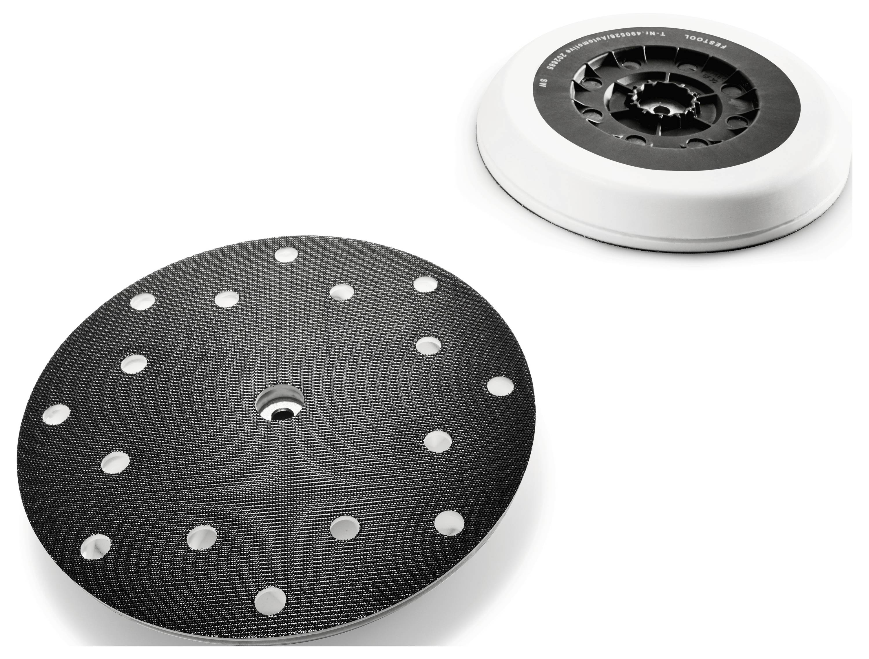 'Osoba koja koristi Festool pilu za rezanje komada drva, demonstrirajući preciznu tehniku obrade drva u zatvorenom prostoru.'