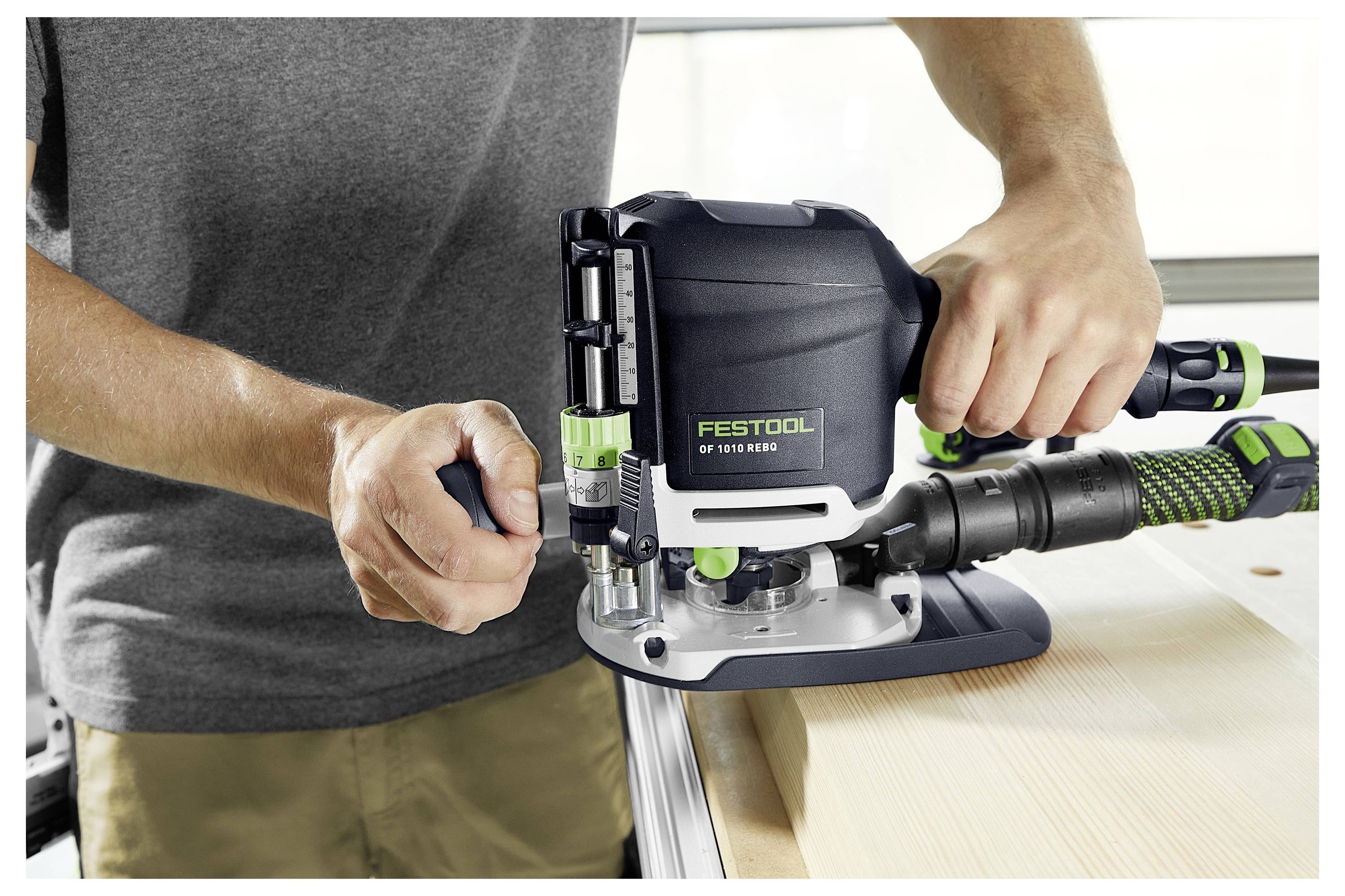 'Tablica veličina koja prikazuje mjerenja muške majice. Stupci: S do XXXL. Redci A, B, C mjere grudi, struk i bokove u cm.'