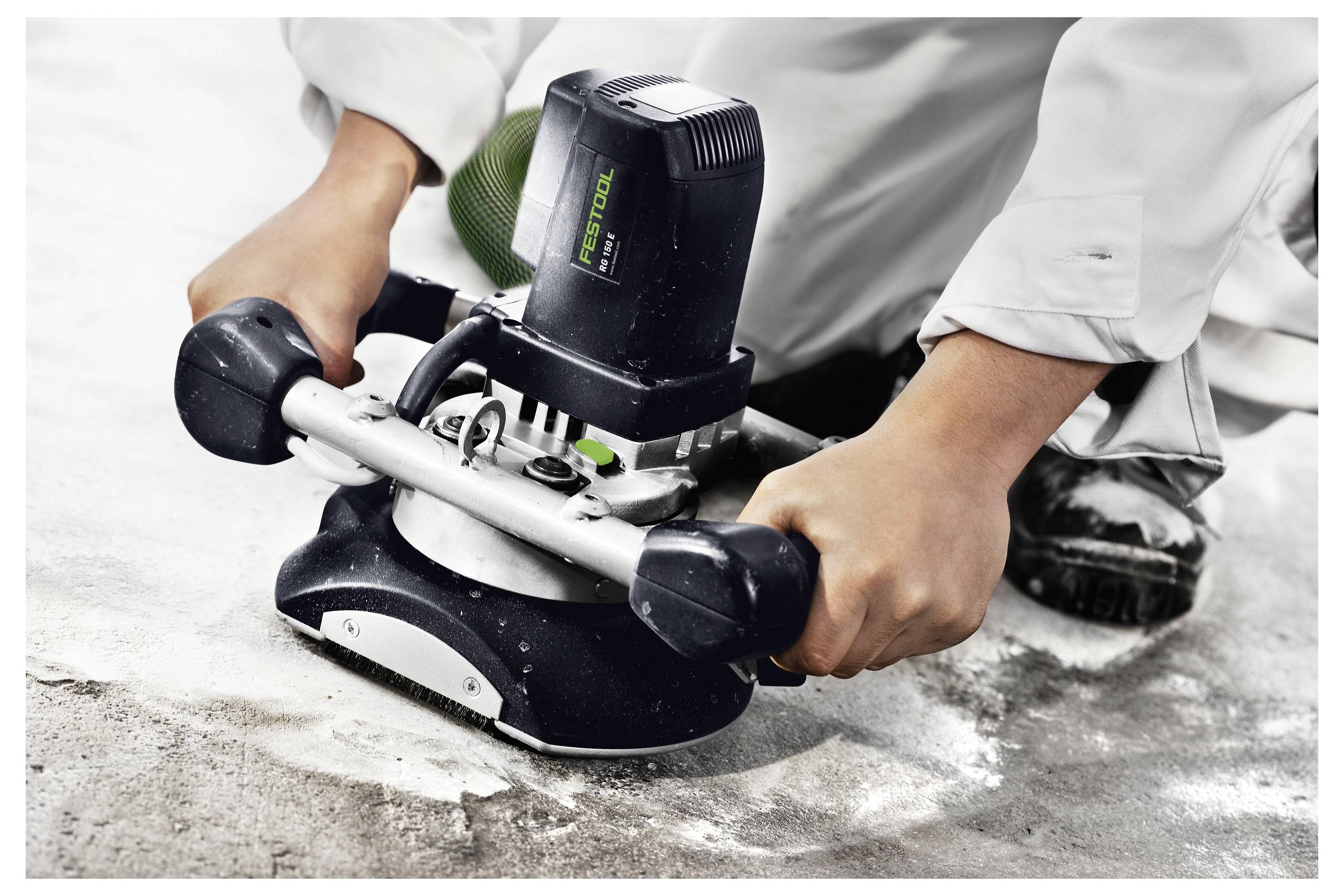 Festool komplet alata prikazan na kutiji za pohranu, koji sadrži mjeru, univerzalni nož, sklapajuće mjerilo i set šesterokutnih ključeva.