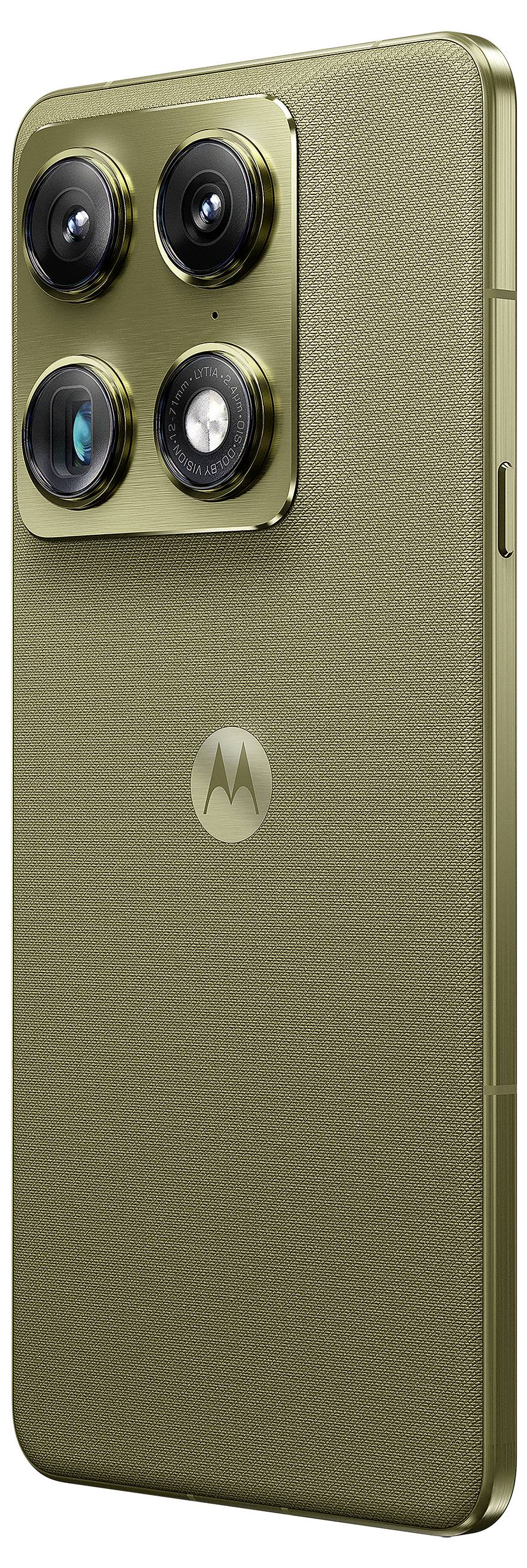 Elegantan, zlatni Motorola pametni telefon s četiri fotoaparata na poleđini, postavljen na neutralnoj pozadini.