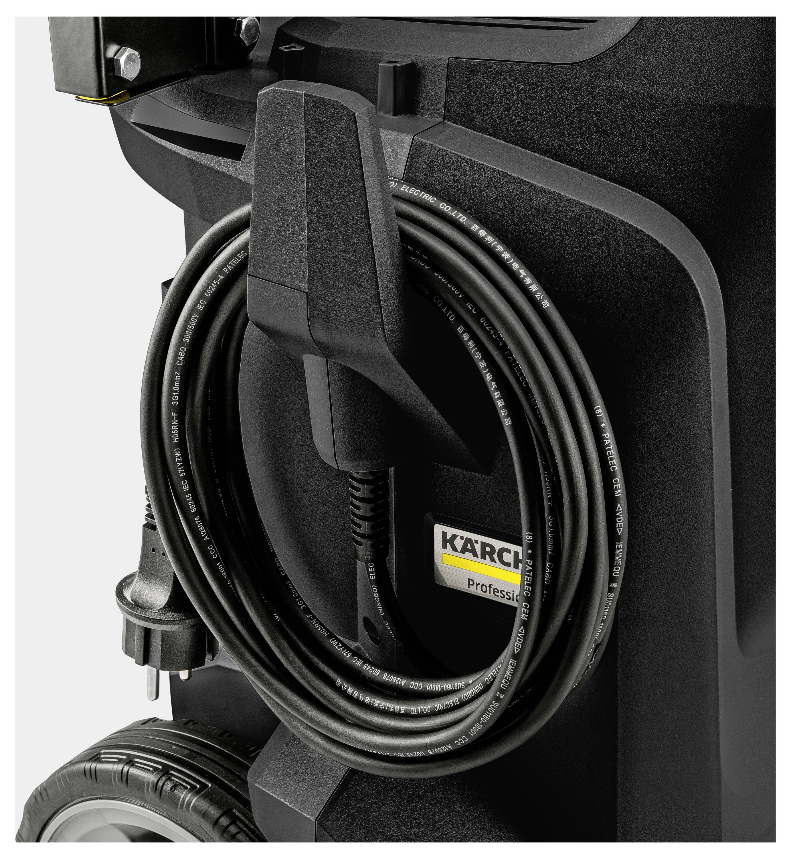 Detaljni prikaz profesionalne čistioće mašine sa urednom namotanom el. kablom i vidljivim logom marke, dizajnirane za industrijsku upotrebu.