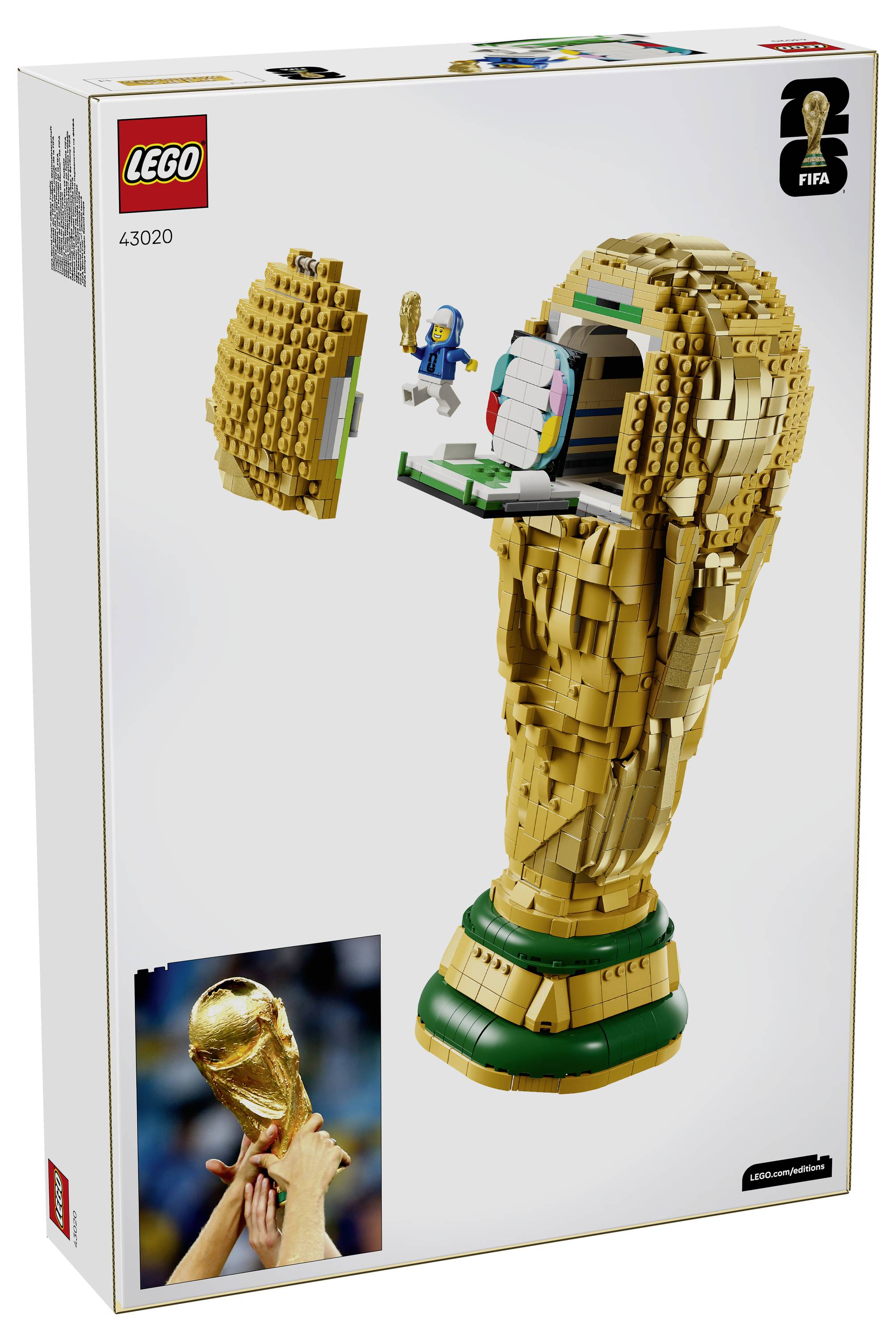 LEGO set koji predstavlja model FIFA-ine svjetske kupe s trofejem koji se čini da se otvara, otkrivajući mali nogometni teren u njegovoj unutrašnjosti.