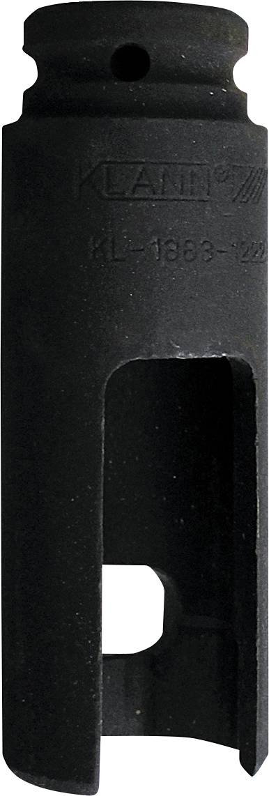 Crni, cilindrični alat s izrezanim dijelom, vjerojatno adapter za nasadni ključ ili privitak, koristi se u automobilske ili mehaničke svrhe.