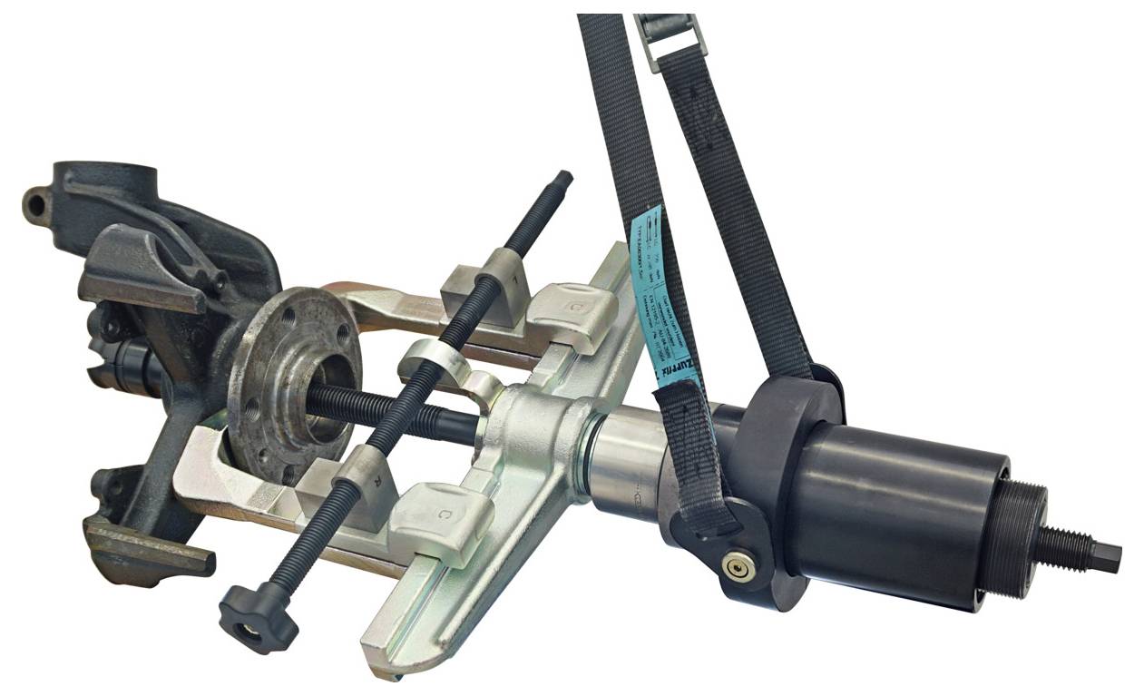 Mehanički alat za vađenje ležajeva kotača. Uključuje crni hidraulički cilindar i metalnu nosivu konzolu, koristi se pri automehničarskim popravkama.