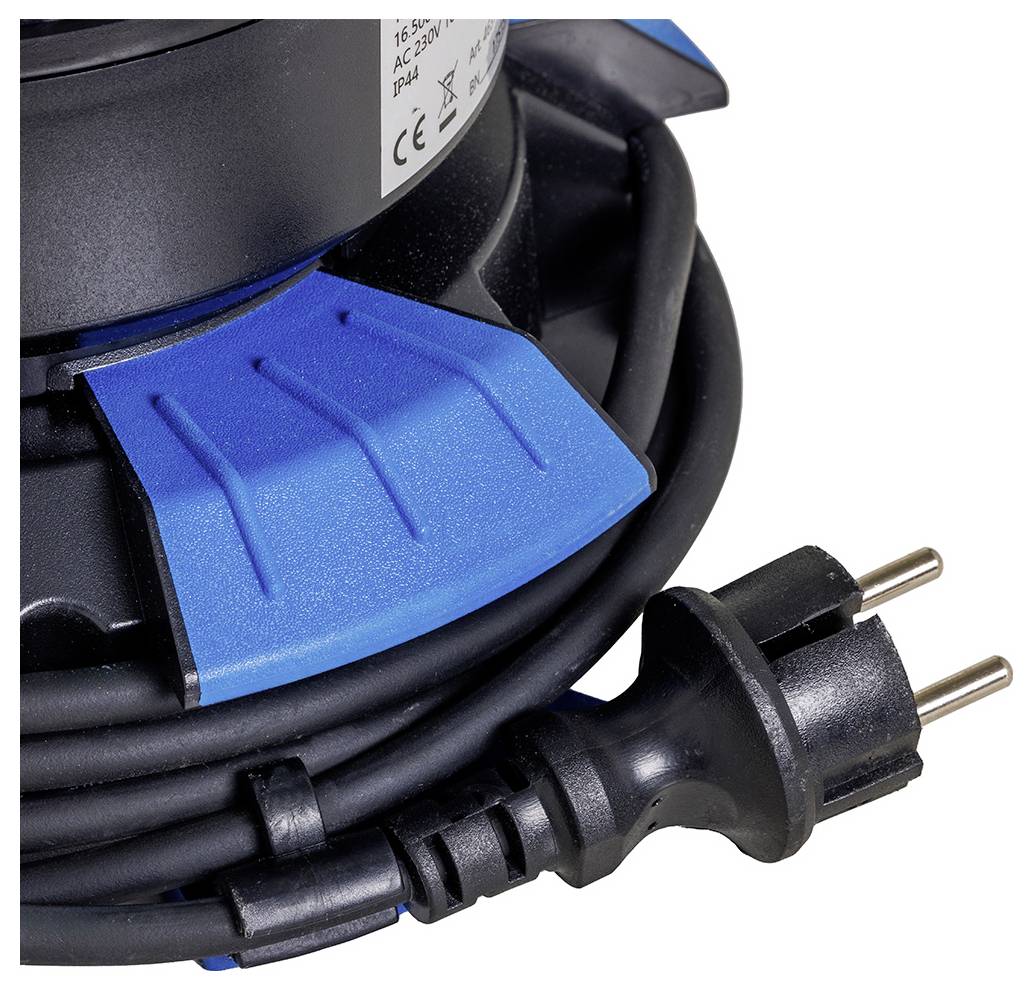 Detaljni snimak namotane crne napojne kable s europskom utikačem, prikačene na uređaj u crnom i plavom plastičnom kućištu, sa CE oznakom.