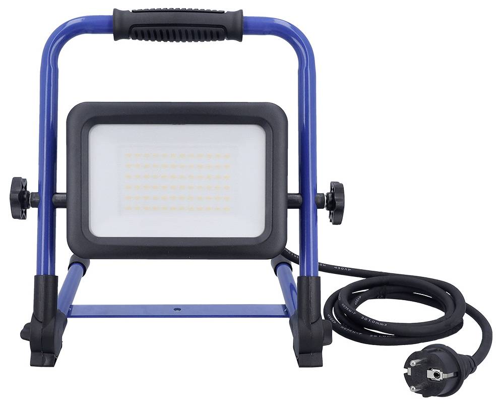 Prenosiva plava LED radna lampa s ručkom, spojenim kabelom napajanja i utikačem, dizajnirana za upotrebu na gradilištima ili u radionicama.