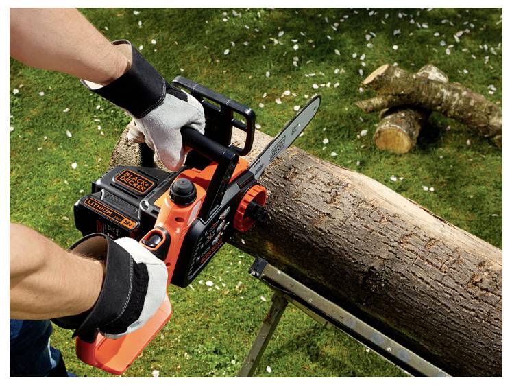 Električna puhaljka za lišće s ergonomskom ručkom i narandžastom kućištem, dizajnirana za čišćenje lišća i otpada iz vanjskih prostora.