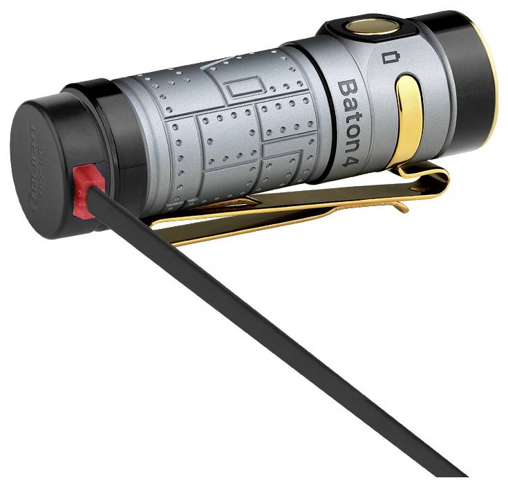 Kompaktan sivi i crni baterijsk s natpisom "Baton4" na boku, sa teksturiranom rukohvatom i zlatnom kopčom za pričvršćivanje.