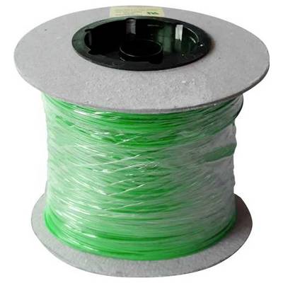 Kotač zelene prozirne niti, čvrsto namotane, korišten za 3D ispis ili primjene u elektroinstalacijama.