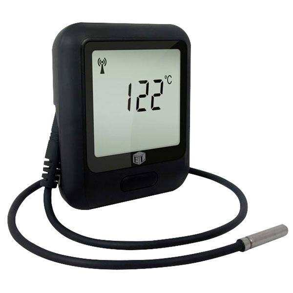 Digitalni termometar sa zaslonom koji prikazuje '122°C'. Povezan kabelom sa metalnom sondom.