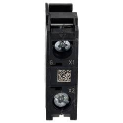 Detaljan snimak crnog bloka električne stezaljke sa vijcima označenim sa 'G', 'X1' i 'X2', sa QR kodom u sredini.