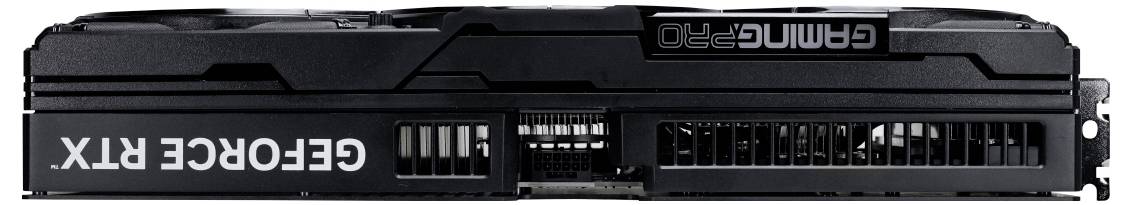 Detaljni prikaz stražnje ivice grafičke kartice GeForce RTX, prikazujući priključke, ventile za hlađenje i branding GeForce RTX.