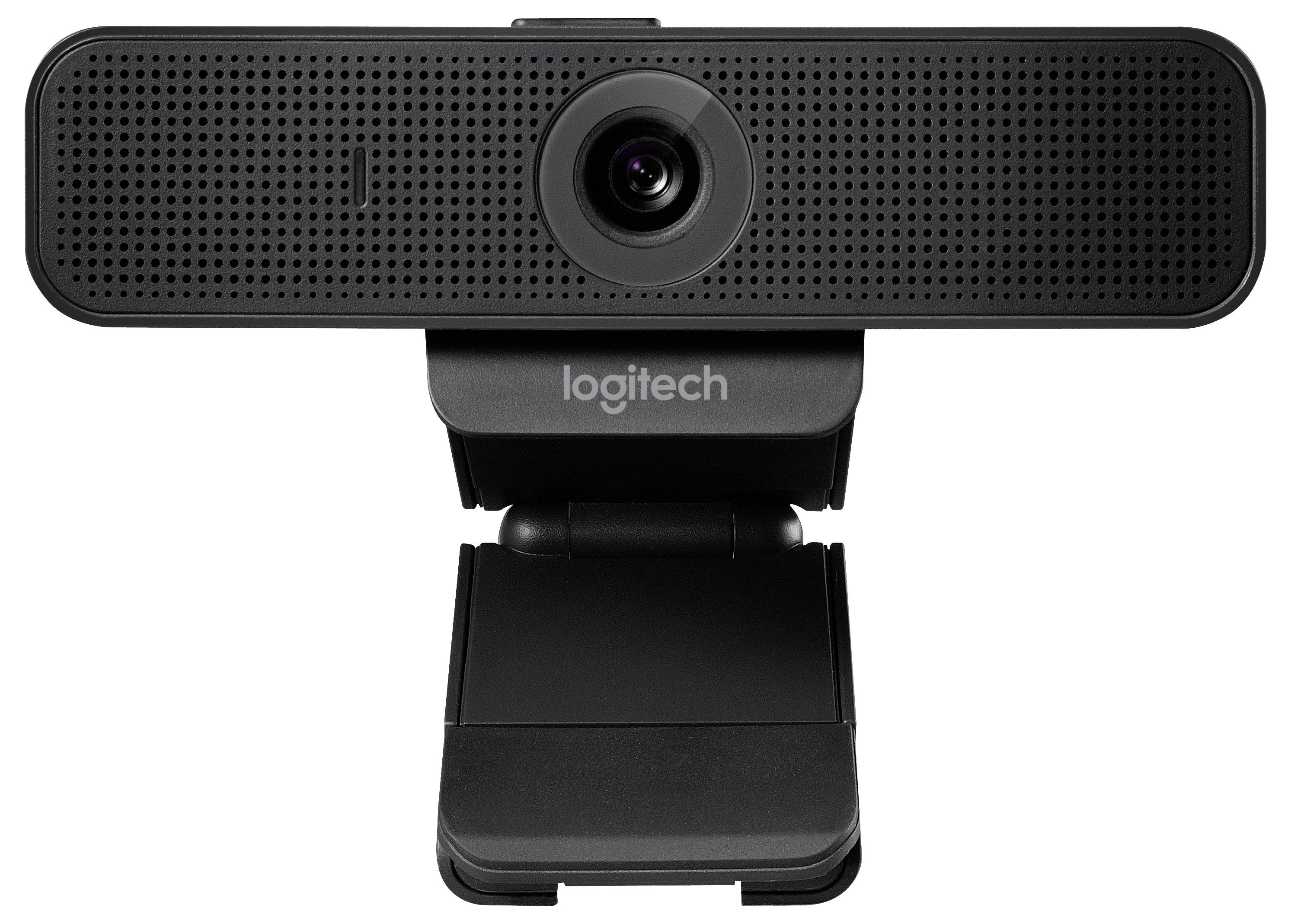 Crna Logitech web-kamera sa širokim objektivom i sklopivim stalkom, prikazana u frontalnom pogledu na bijeloj pozadini.