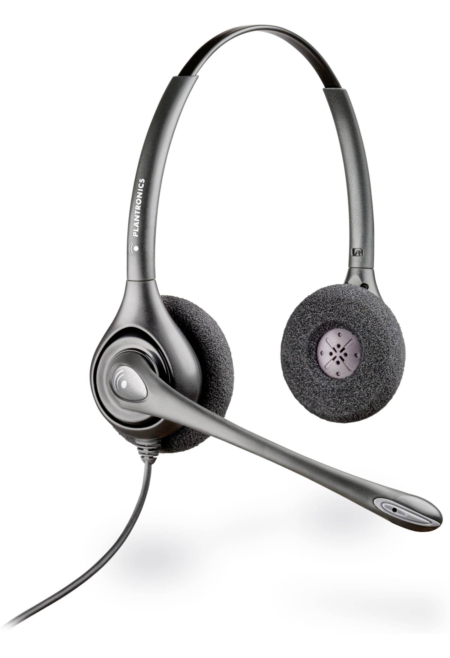 Crni Plantronics naglavnih slušalica s mikrofonskom strelom i priloženim kablom na bijeloj pozadini