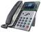 Stolni uredski telefon s rukom, tipkovnicom, zaslonom za prikaz, navigacijskim gumbima i spiralnom kabelom, prikazan na bijeloj podlozi.