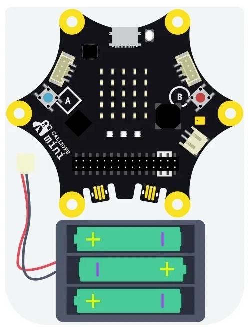 Ploča mini kontrolera Micro:bit spojena na paket od tri AA baterije preko crvene i crne žice.