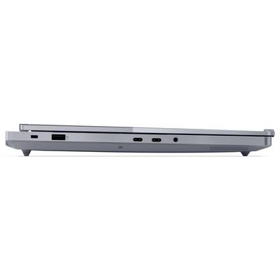 Pogled sa strane na zatvoreni srebrni laptop, prikazujući prednji rub sa priključcima uključujući USB-C i HDMI.