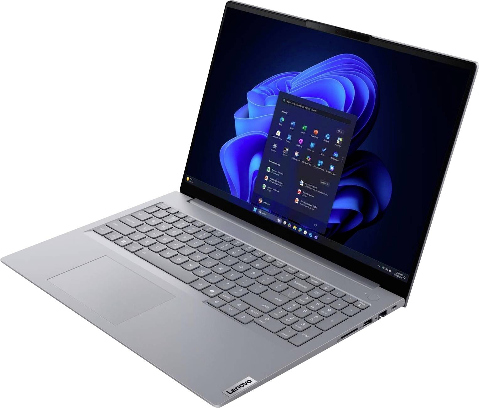 Srebrni Lenovo laptop otvoren s prikazanim izborником Start sustava Windows 11 na ekranu.