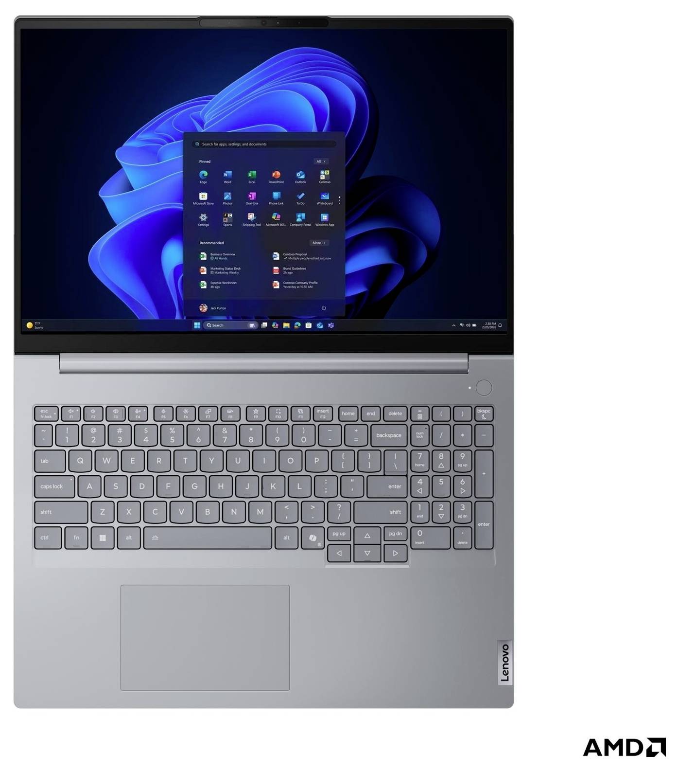 Srebrni Lenovo laptop s otvorenim Windows 11 izbornikom Start na zaslonu, prikazan s prednje strane s punom tipkovnicom i dodirnom pločom; AMD logotip u kutu.