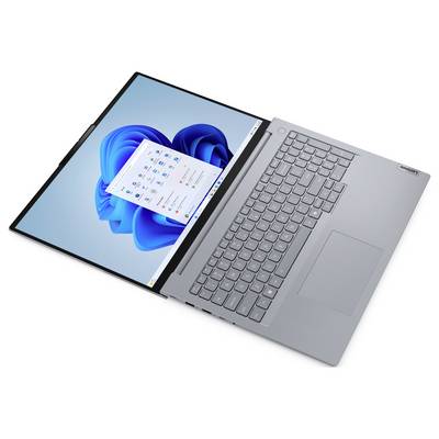 Crni Lenovo ThinkPad laptop sa Windows 11 radnom površinom na ekranu i Copilotom otvorenim u bočnoj ploči, prikazujući tipkovnicu i trackpad.