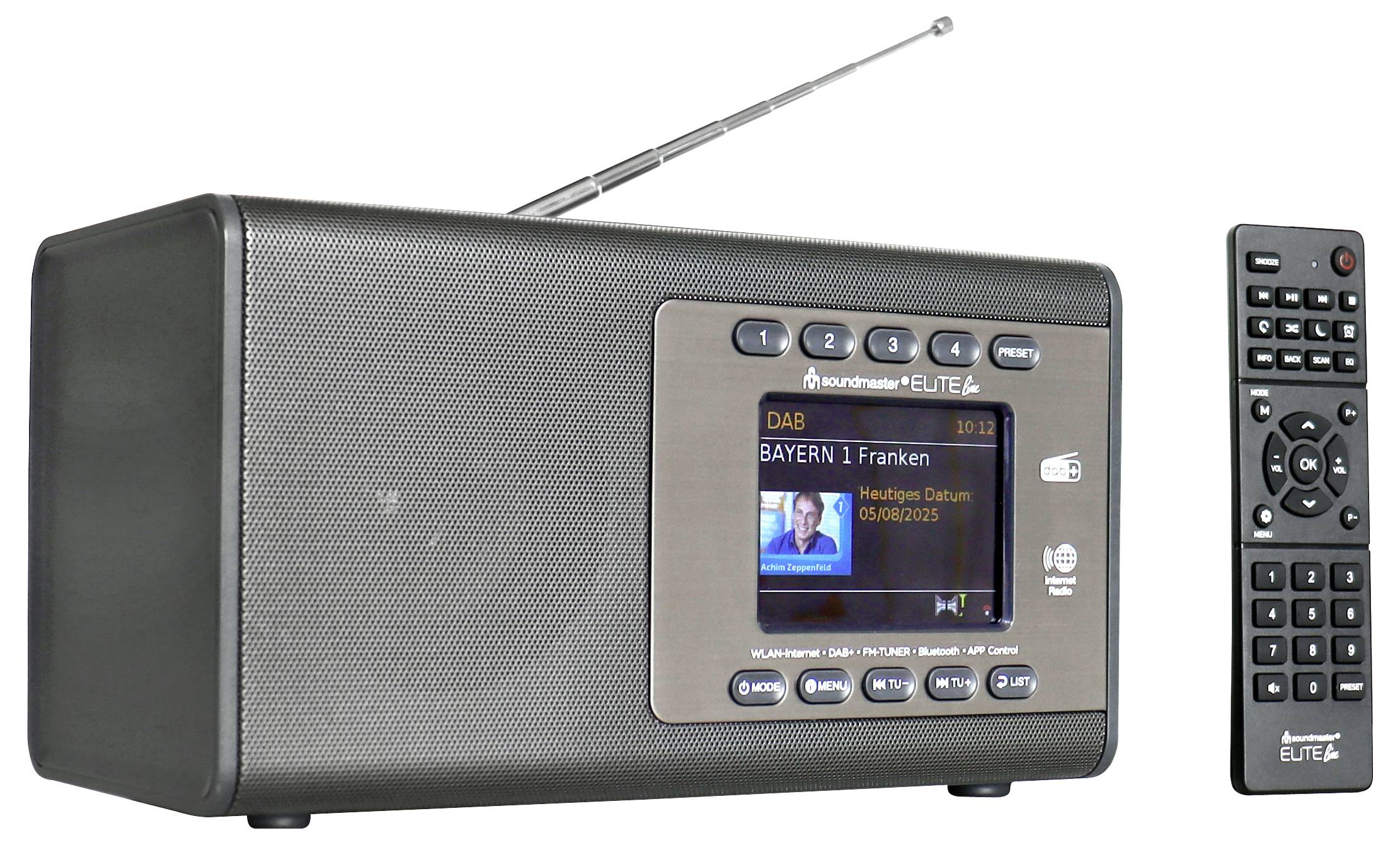 Prijenosni crni radio s produženom antenom i daljinskim upravljačem, prikazuje digitalni zaslon preusmjeren na 'Bayern 1 Franken' s informacijama o postaji.