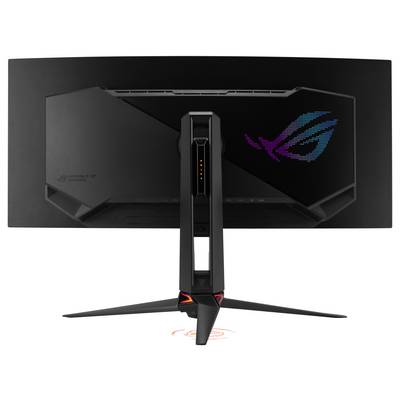 Pogled s leđne strane zakrivljenog ASUS ROG gaming monitora na postolju, koji prikazuje osvjetljeni ROG logotip i središnje postolje s prolazom za kablove.