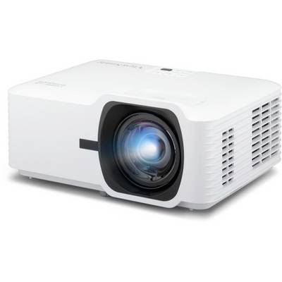 Bijeli digitalni projektor s velikim objektivom i bočnim ventilacijskim rešetkama, prikazan na bijeloj pozadini.