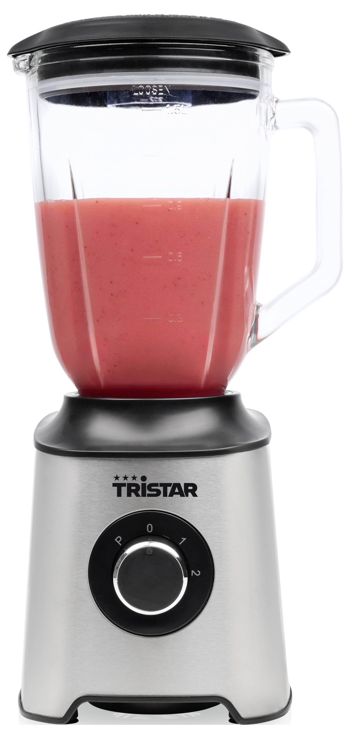 Srebrni Tristar stolni blender s crnim poklopcem i bazom, koji blendi crvenu tekućinu u prozirnoj vrči.