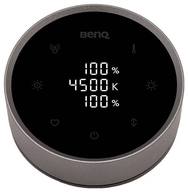 BenQ kružni monitor s puck prikazom koji pokazuje 100% sjajnosti, 4500K temperaturom boje i 100% kontrasta s touch ikonama oko ekrana.