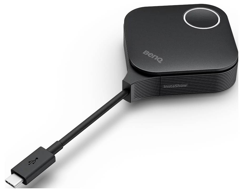 BenQ InstaShow bežični uređaj za prezentacije s priloženim USB-C kablom i prenosivim donglom na bijeloj pozadini.